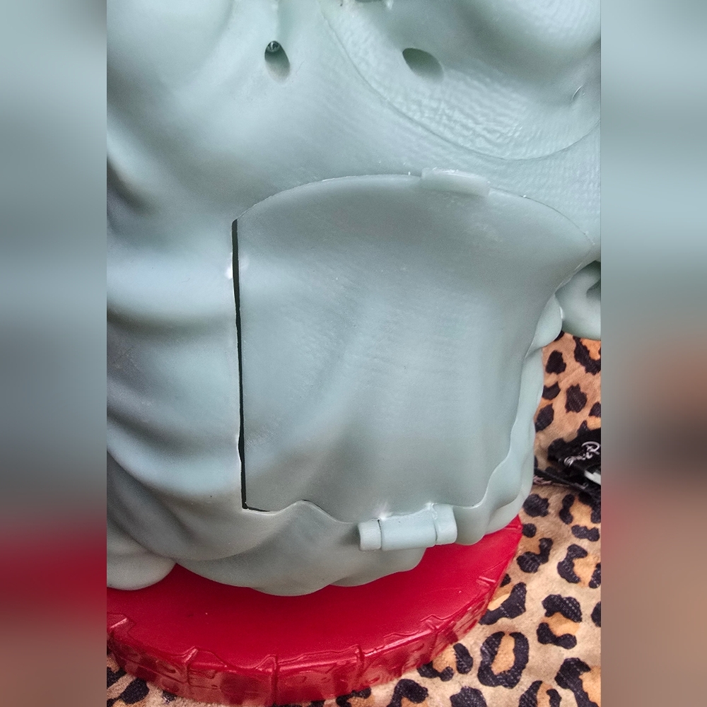 Oogie boogie Popcorn bucket - Picture 6 of 11